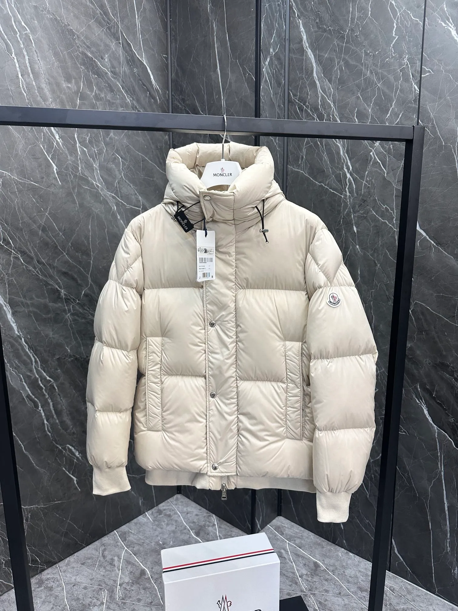 ⬆️Moncler Risler .90 . Lightweight . Risler ， 。 Risler ， 。 ， 。 • • • • • • • Size: 1-5. D 6773098630